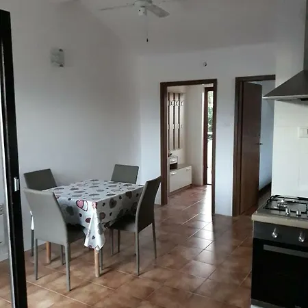 Eki Apartment *